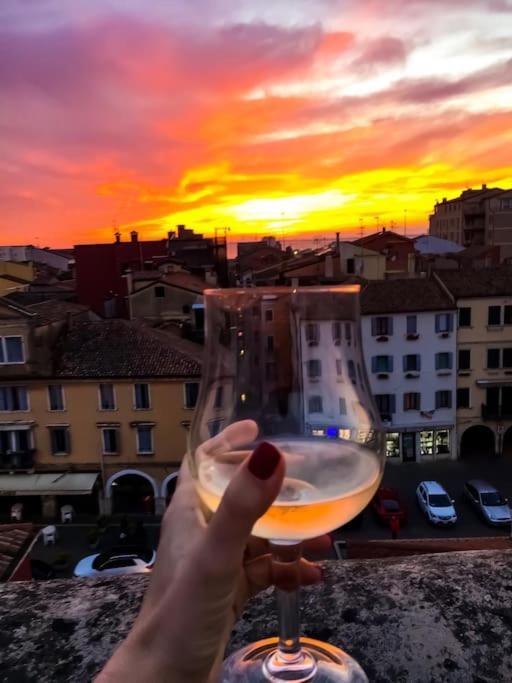 Apartment With Terrace In Chioggia'S Main Square ภายนอก รูปภาพ