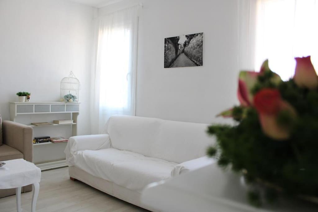 Apartment With Terrace In Chioggia'S Main Square ภายนอก รูปภาพ